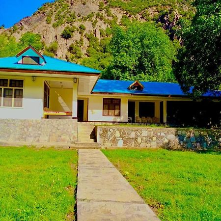 Chitral Inn Resort Zewnętrze zdjęcie