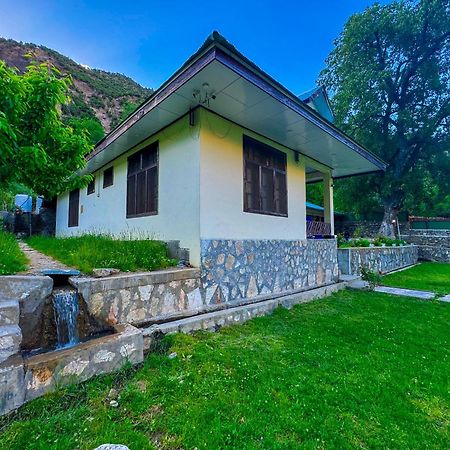 Chitral Inn Resort Zewnętrze zdjęcie
